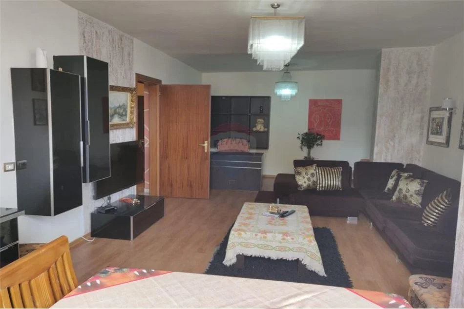 Tirane, jepet me qera apartament 1+1 Kati 9, 75 m² 450 € (21 dhjetori)
