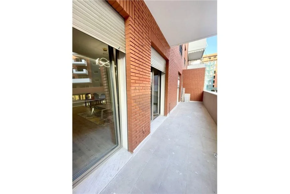 Tirane, jepet me qera 1+1+Aneks+Ballkon Kati 2, 66 m² 800 € (Rruga e Kavajes - Kompleksi Delijorgji,)