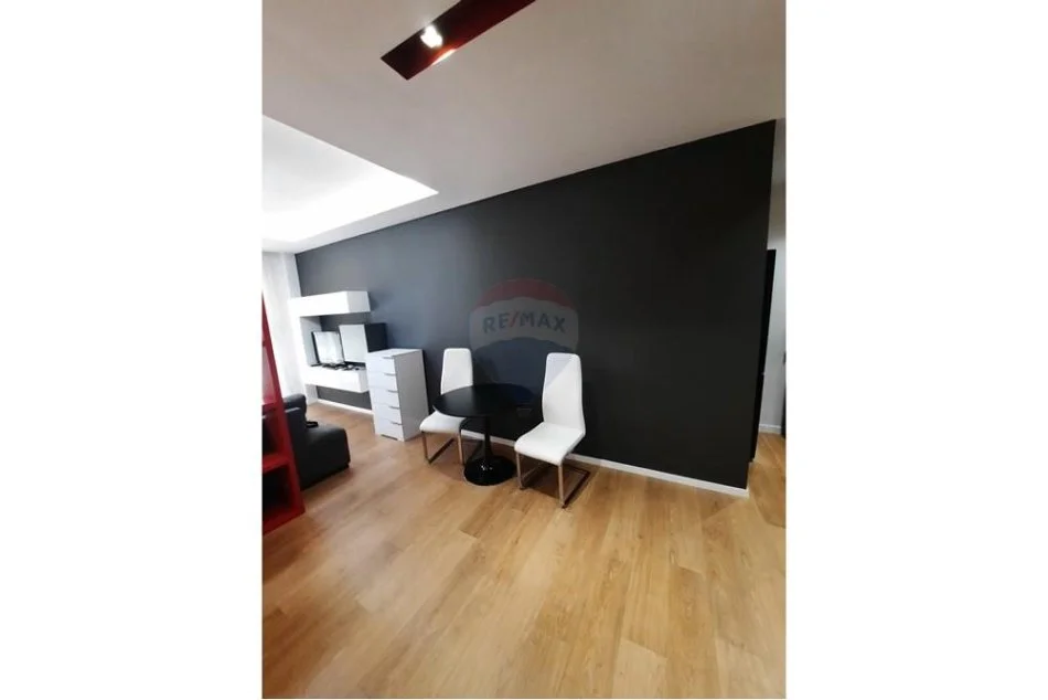 Tirane, jepet me qera apartament 1+1 Kati 6, 70 m² 750 € (Rruga Kajo Karafili)