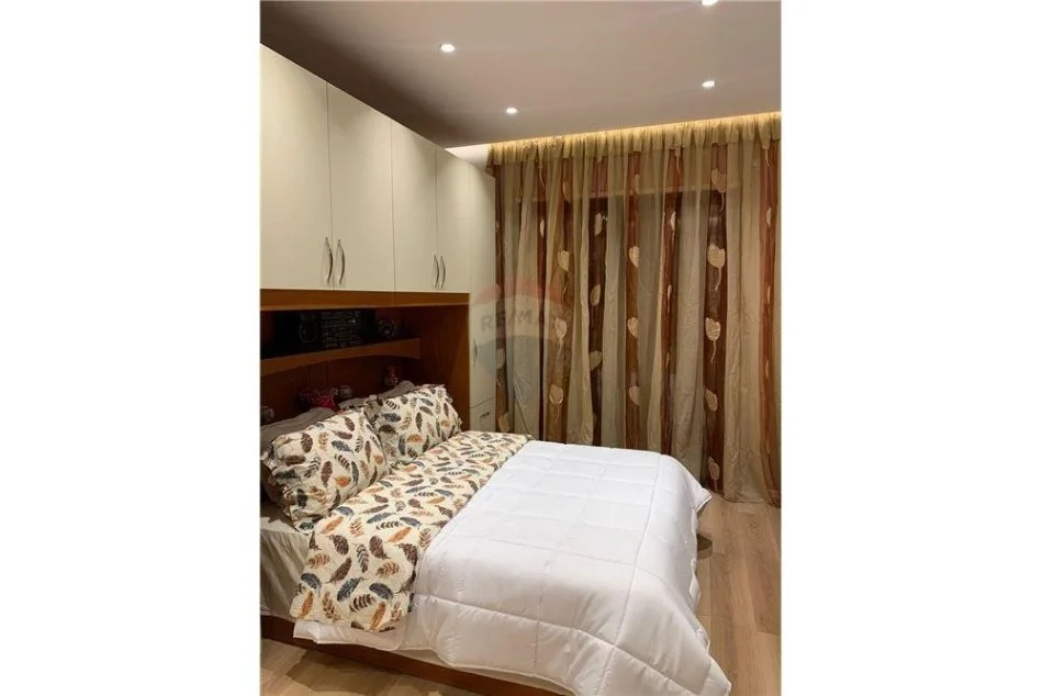 Tirane, jepet me qera apartament 1+1 Kati 0, 76 m² 500 € (Apartament 1+1 me qira te Fusha e Aviacionit!)