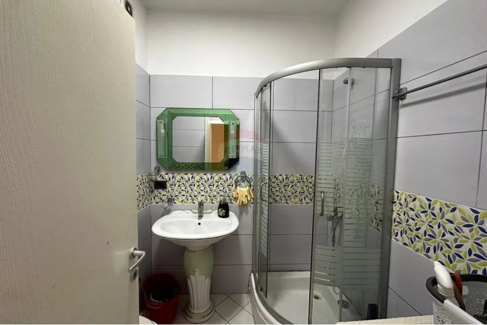 Tirane, jepet me qera apartament 2+1 , 80 m² 500 € (Rruga Selita e Vjeter - Kopshti Botanik)