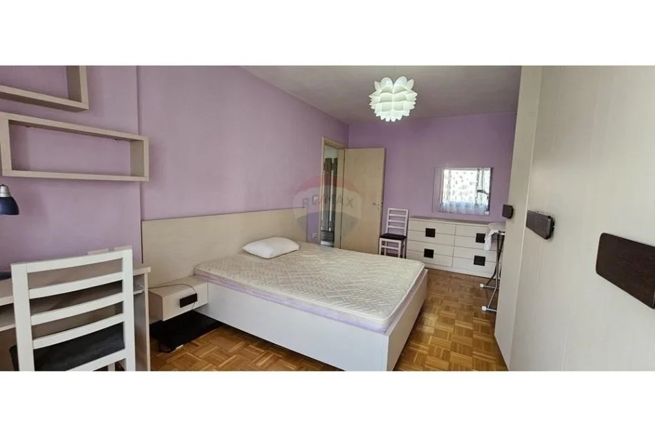 Tirane, jepet me qera apartament 1+1 Kati 3, 78 m² 550 € (Jepet apartament me qira te rruga Mine Peza)