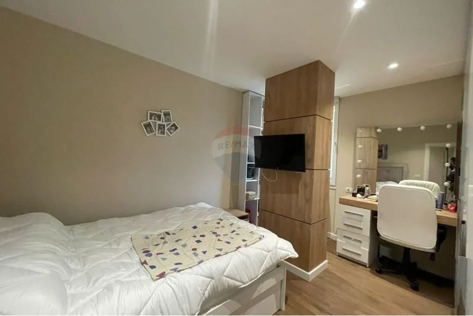 Tirane, jepet me qera apartament 2+1 Kati 8, 107 m² 900 € (Rruga e Elbasanit)