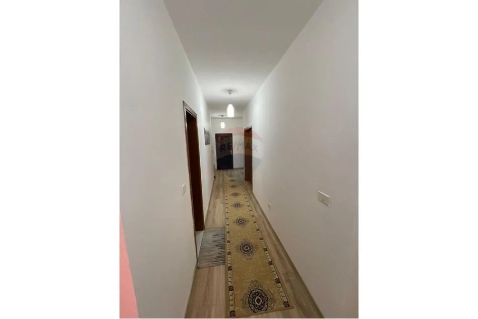 Tirane, jepet me qera apartament 2+1 Kati 7, 110 m² 700 € (Rruga Muhamet Gjollesha)