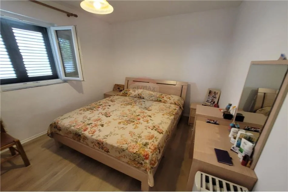 Tirane, jepet me qera apartament 1+1 Kati 1, 81 m² 500 € (Rruga Pjeter Budi - Qyteti Studenti,)