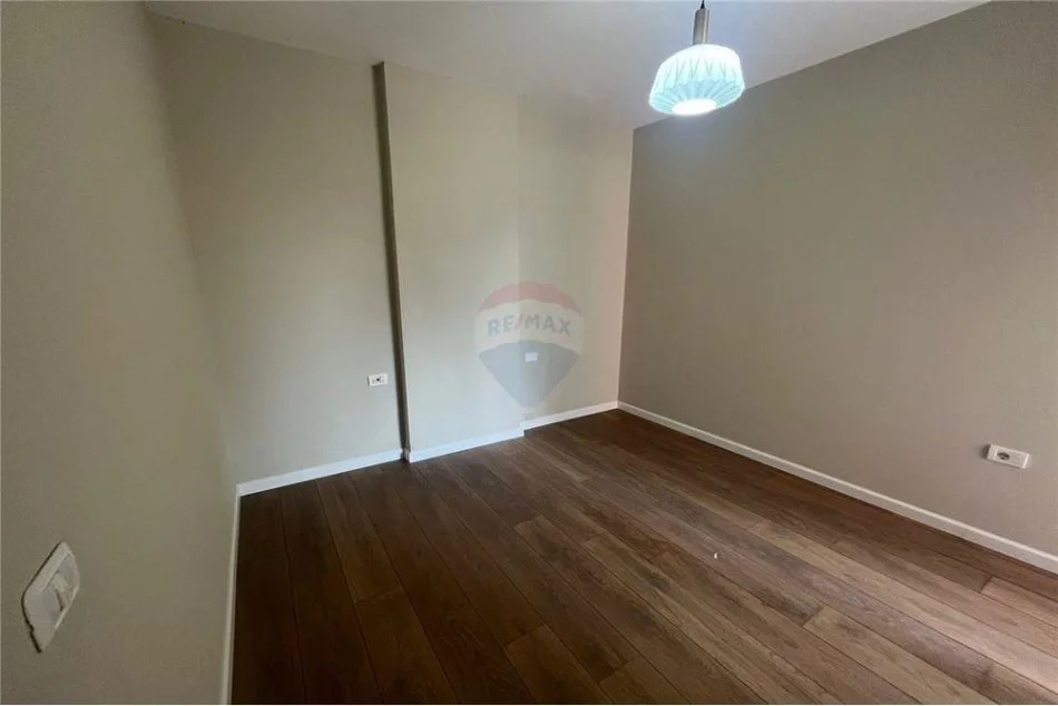 Tirane, shitet apartament 2+1 Kati 5, 90 m² 185.000 € (Rruga e Saraceve - Pazari i Ri)