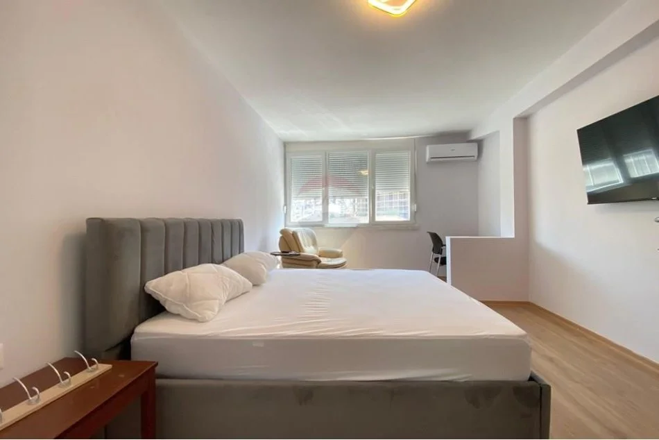 Tirane, jepet me qera apartament 3+1 Kati 1, 95 m² 850 € (Apartament 3+1 per qira tek Vasil Shanto!)