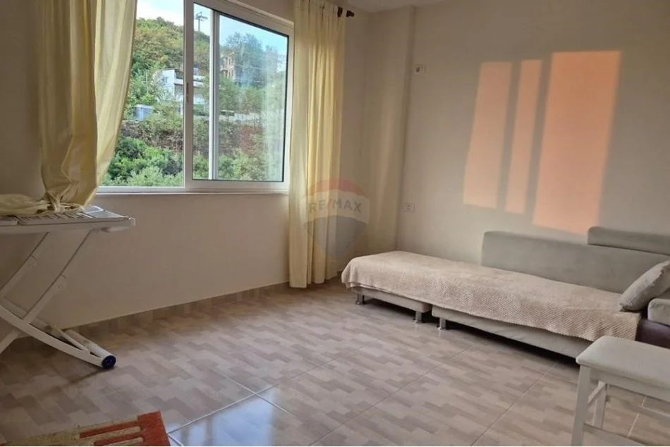 Tirane, jepet me qera apartament 2+1 Kati 5, 75 m² 350 € (Jepet me qira apartament 2+1, Fresk pranë bar Deus)