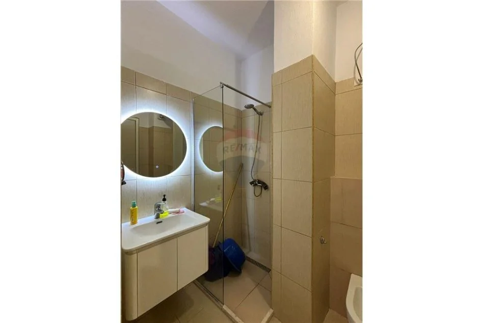 Tirane, jepet me qera apartament 2+1 Kati 7, 110 m² 450 € (Yzberisht)