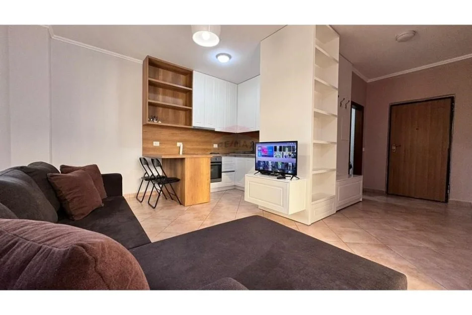 Tirane, jepet me qera apartament 1+1 , 65 m² 520 € (Apartament 1+1 per qira tek Stacioni i Trenit!)