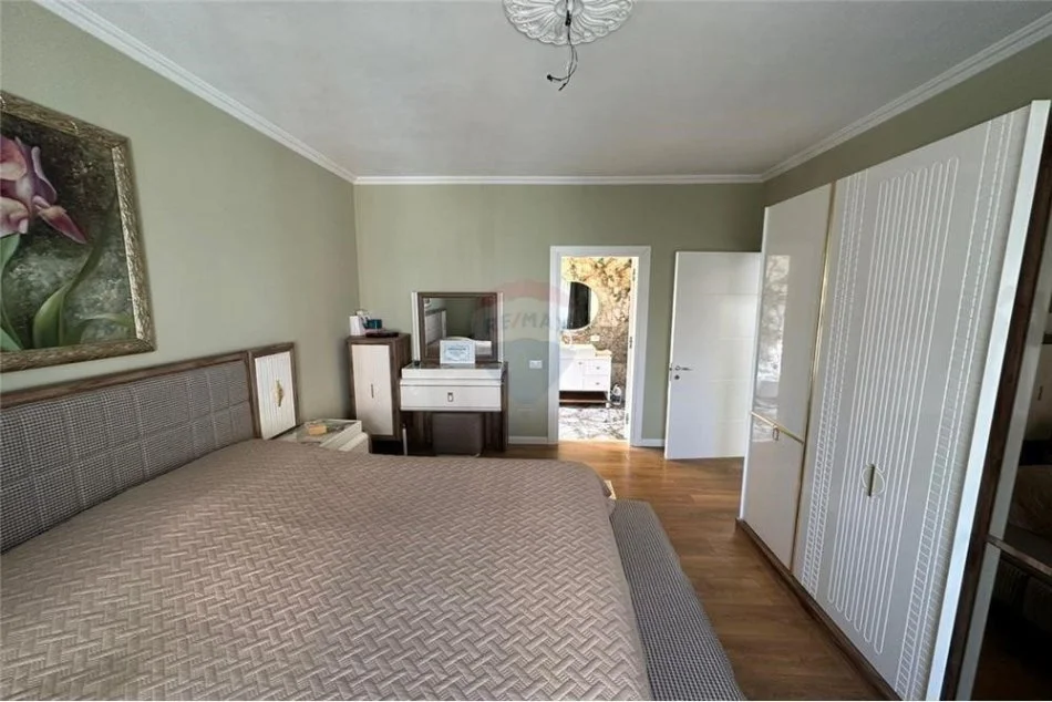 Tirane, shitet apartament 2+1 Kati 2, 122 m² 210.000 € (APARTAMENT 2+1 PER SHITJE TEK KOPSHTI BOTANIK)