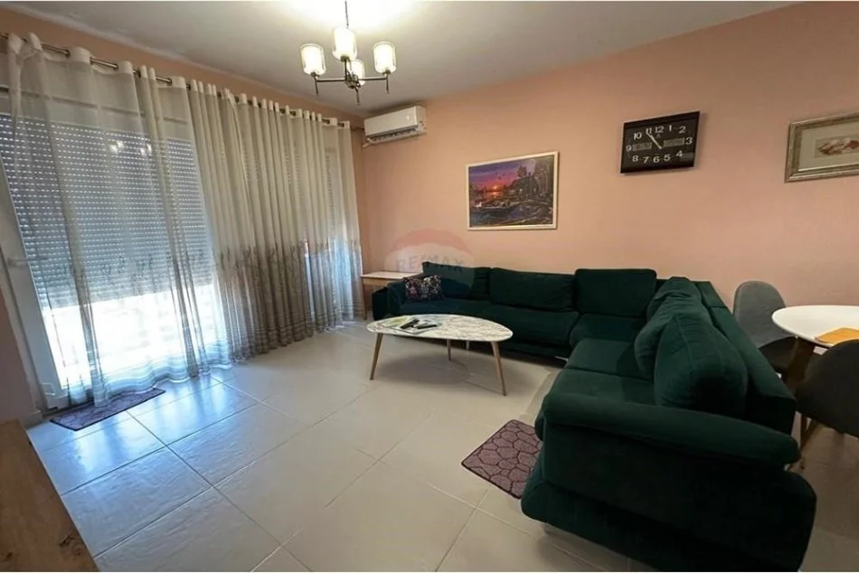 Tirane, jepet me qera apartament 2+1 Kati 4, 89 m² 750 € (2+1 PER QIRA RRUGA BARRIKADAVE)