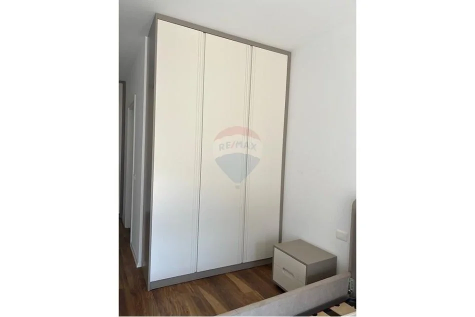 Tirane, jepet me qera apartament 2+1+Ballkon Kati 3, 118 m² 1.200 € (Kompleksi Olimpik)