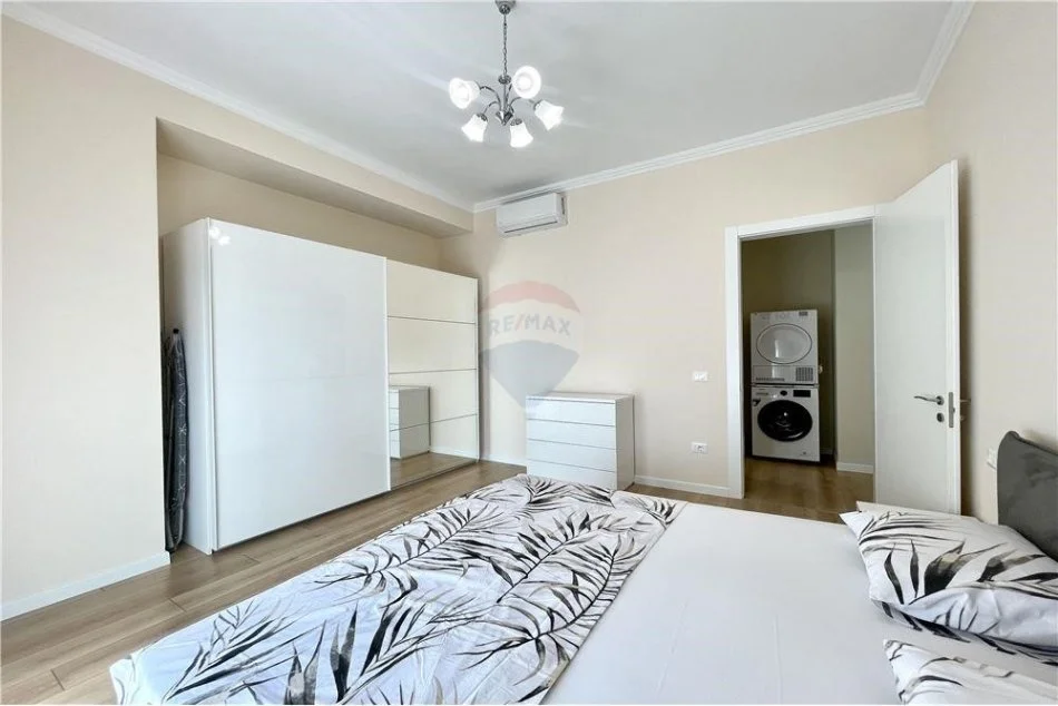 Tirane, jepet me qera apartament 2+1 , 110 m² 1.200 € (APARTAMENT 2+1 ME QIRA TEK KOMPLEKSI DELIJORGJI)