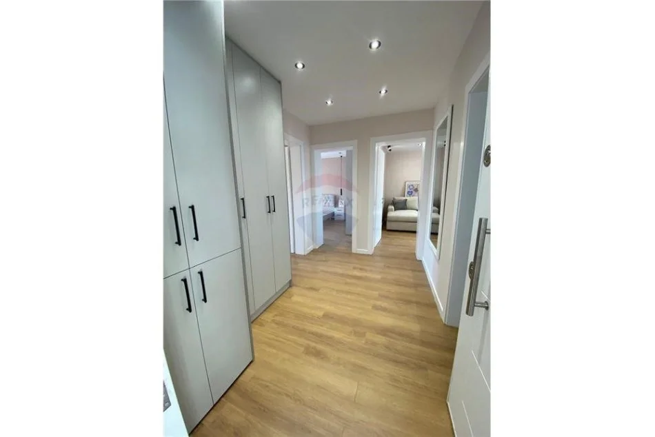 Tirane, shitet apartament 2+1 Kati 5, 75 m² 166.500 € (Shitet Apartamen 2+1+40 m verande Mine Peza)