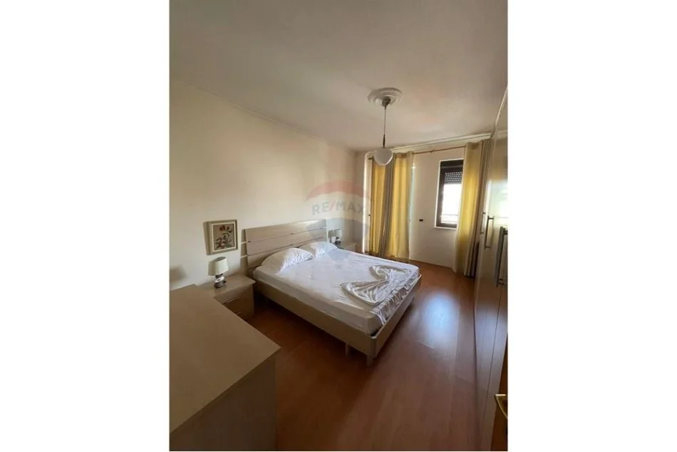 Tirane, jepet me qera apartament 2+1+Aneks+Ballkon Kati 8, 145 m² 800 € (Bllok - Libri Universitar)