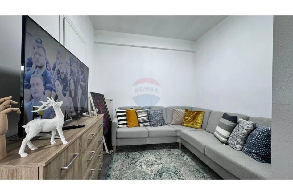 Tirane, jepet me qera 1+1+Ballkon Kati 3, 72 m² 600 € (Liqeni i Thate)
