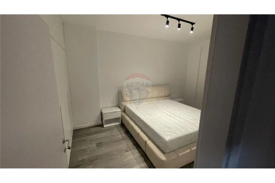 Tirane, jepet me qera apartament 2+1 Kati 5, 82 m² 800 € (Kopshti Botanik)