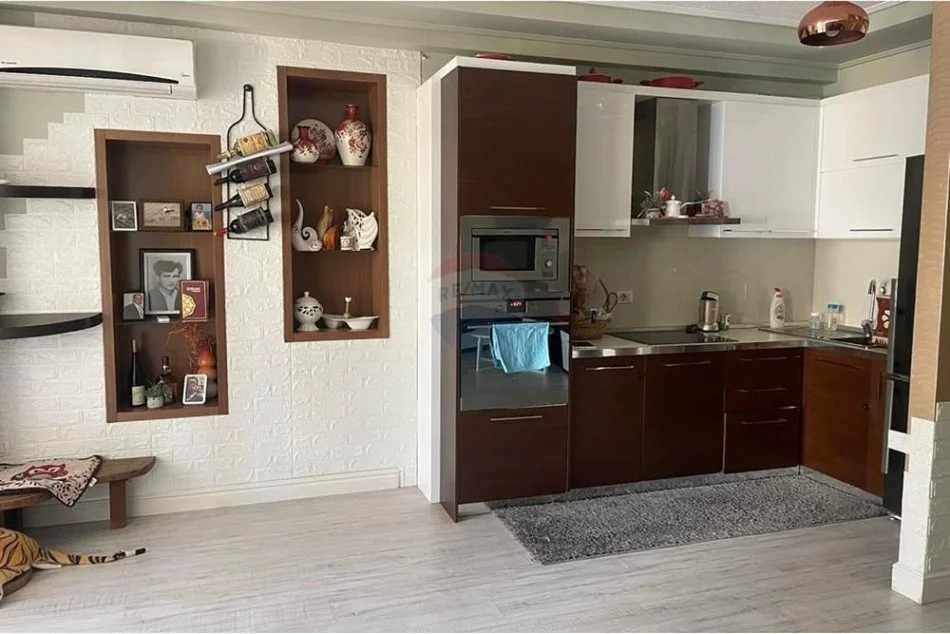 Tirane, jepet me qera 2+1+Ballkon , 450 € (bulevardi Migjeni)