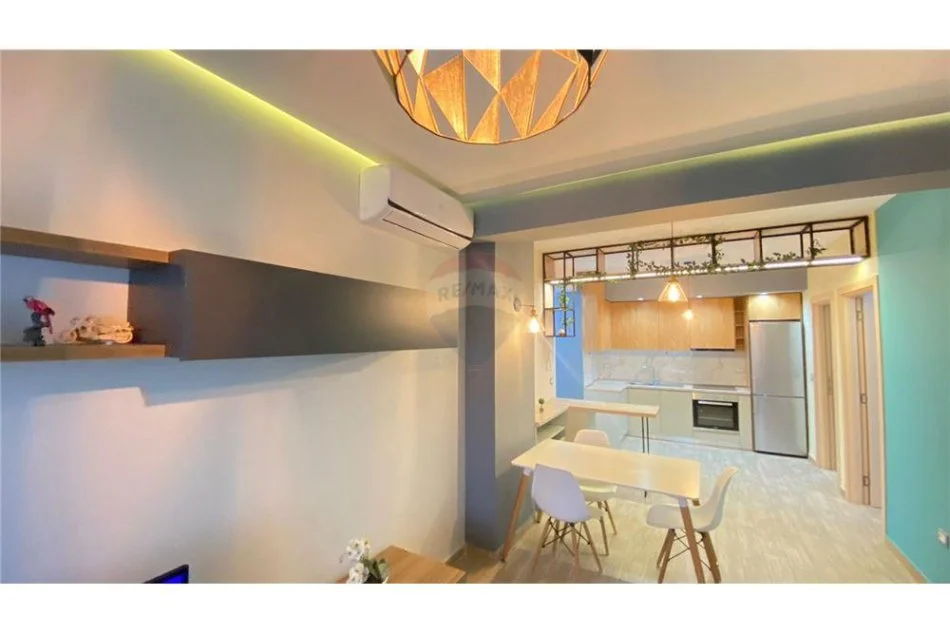 Tirane, jepet me qera apartament 2+1 , 700 € (Kodra diellit 2)