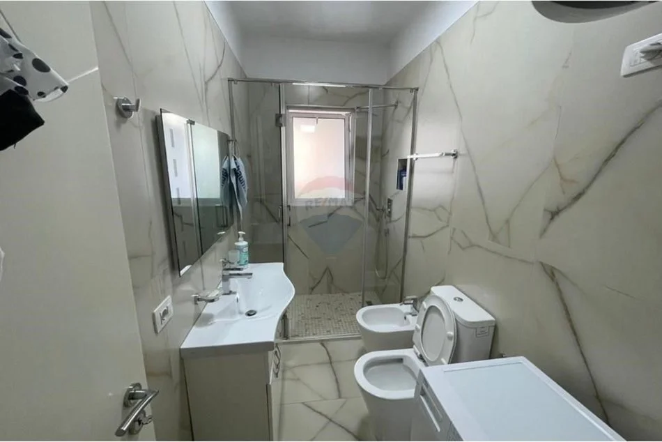 Tirane, shitet apartament 1+1 Kati 5, 70 m² 75.000 € (Apartament 1+1 ne shitje ne Zonen e Freskut)