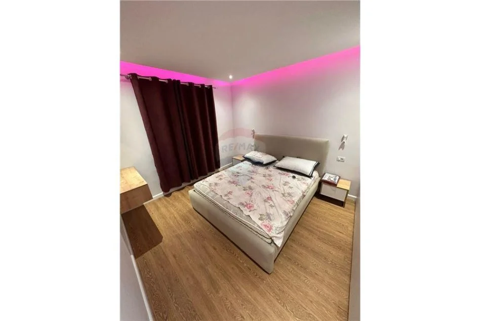 Shqiperi, jepet me qera apartament 2+1 Kati 2, 70 m² 650 € (Blloku i Ambasadave)