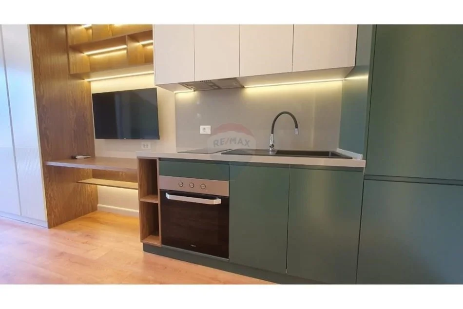 Tirane, jepet me qera 1+1 Kati 4, 75 m² 500 € (Studio apartament per qira te Pazari i Ri!)