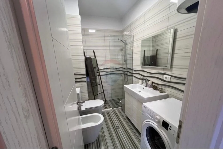 Tirane, jepet me qera apartament 2+1 Kati 8, 98 m² 700 € (Apartament 2+1 me qira tek Kopshti Zoologjik!)