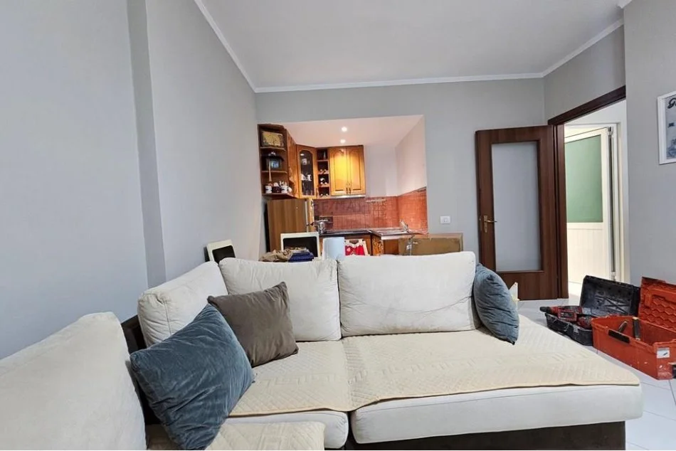 Tirane, shitet apartament 1+1+Ballkon Kati 3, 69 m² 85.000 € (Astir Vila L)