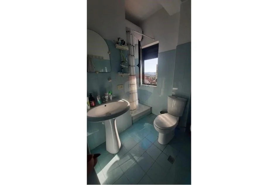 Tirane, jepet me qera apartament 2+1 Kati 6, 67 m² 550 € (Apartament 2+1 me qira ne Brryl)