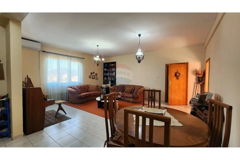 Tirane, shitet apartament 3+1 , 140 m² 155.000 € (Porcelan - Sheshi Shtrauz)