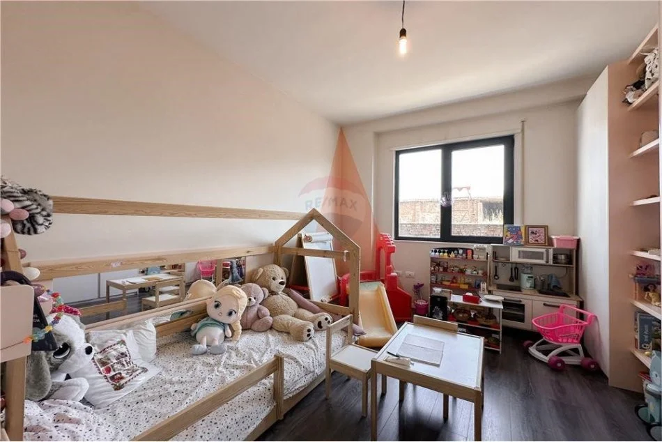 Tirane, shitet apartament 2+1 Kati 2, 101 m² 210.000 € (APARTAMENT 2+1 PER SHITJE PERBALL EUROPIANIT)