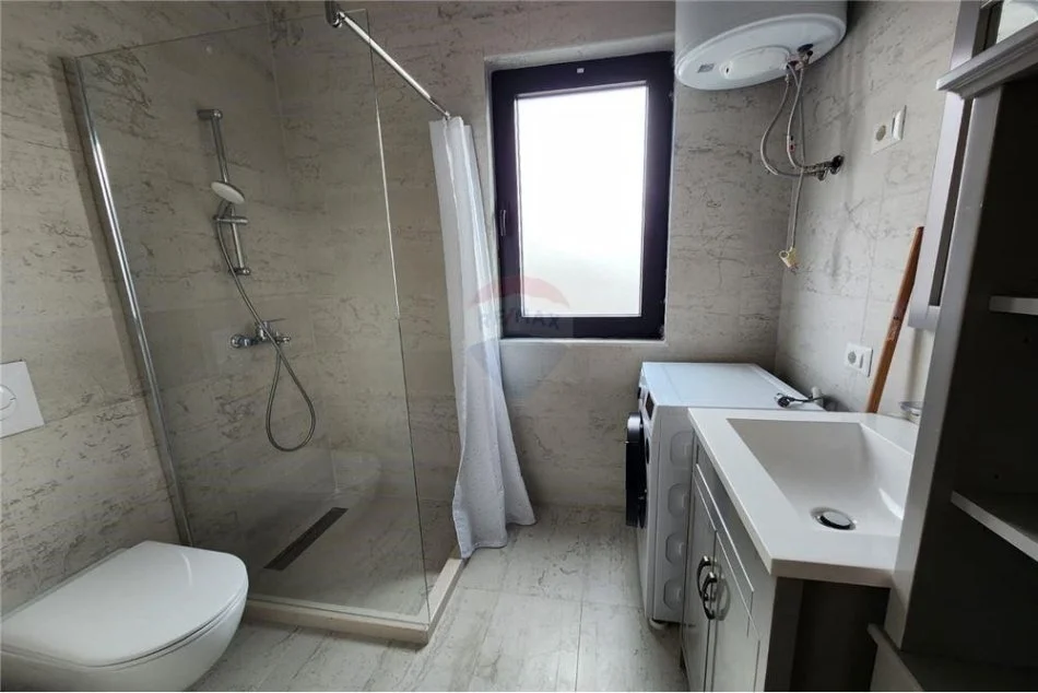 Tirane, jepet me qera apartament 1+1 Kati 4, 58 m² 500 € (Apartament 1+1 per qira te 21 Dhjetori!)