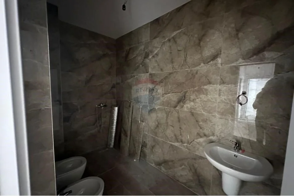 Tirane, shitet apartament 3+1 Kati 5, 149 m² 276.316 € (SHITET APARTAMENT 3+1+2 TE KODRA E DIELLIT)