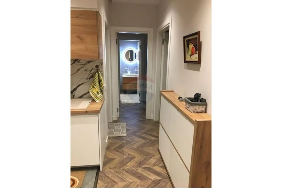 Tirane, jepet me qera apartament 2+1 Kati 8, 95 m² 700 € (Don Bosko)