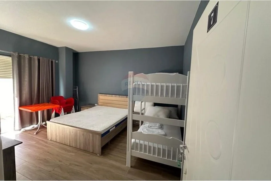 Durres, shitet apartament 4+1 Kati 3, 170 m² (SHITEN DY APARTAMENTE NE DURRES)