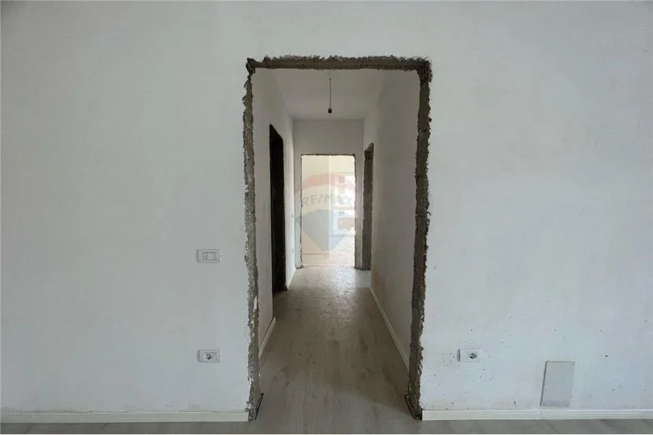 Tirane, shitet apartament 2+1 Kati 3, 103 m² 160.000 € (Emerald Center - Rruga e Dibrës)