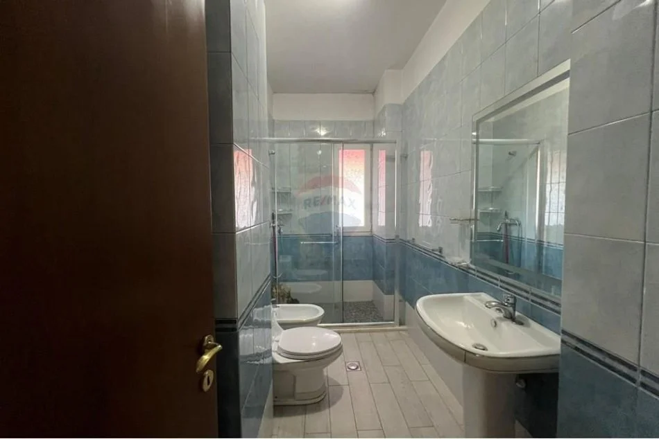 Tirane, jepet me qera apartament 2+1 Kati 2, 110 m² 750 € (Rruga e Elbasanit)