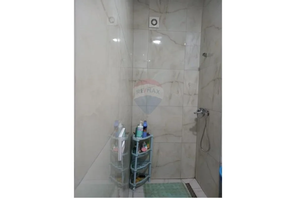 Tirane, jepet me qera apartament 2+1 Kati 5, 78 m² 500 € (Ali Demi)