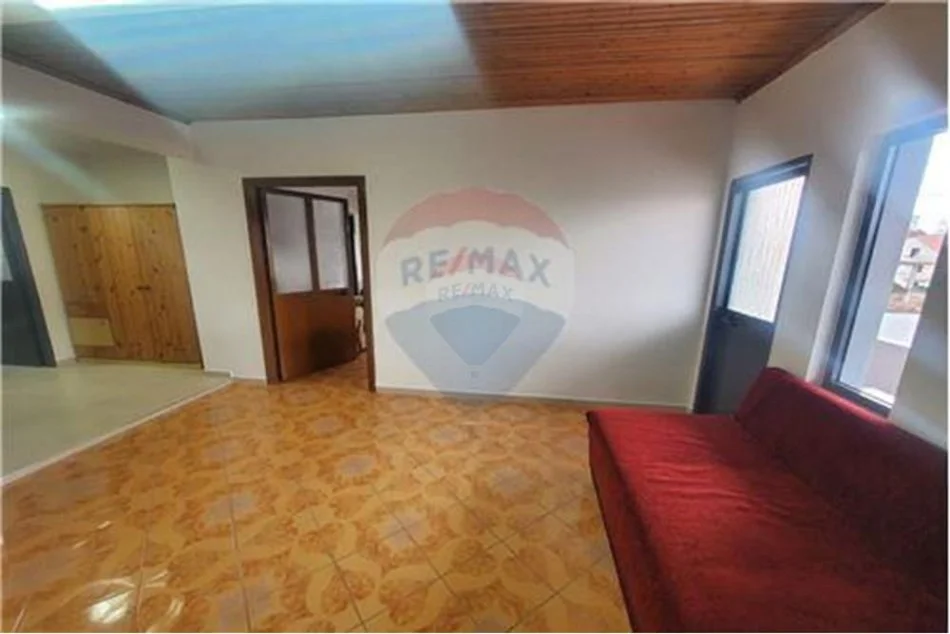 Tirane, jepet me qera apartament 2+1 Kati 3, 100 m² 400 € (Laprakë - Dogana)