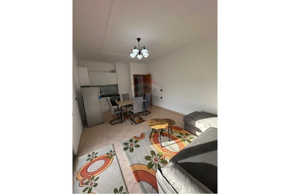 Tirane, jepet me qera apartament 2+1 , 80 m² 550 € (Laprakë,)
