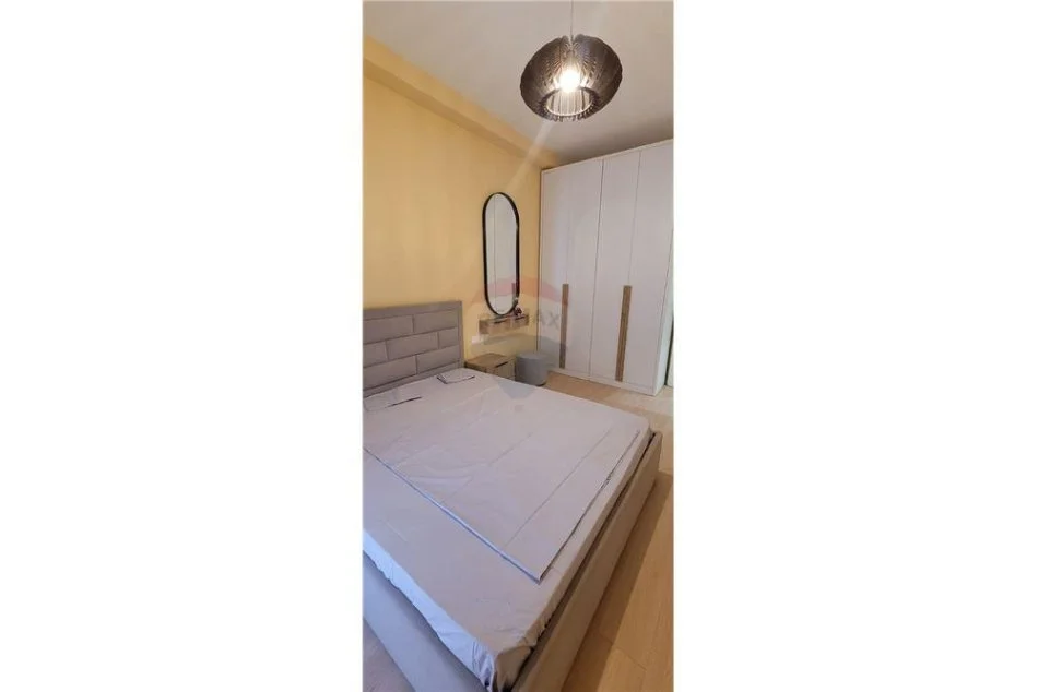 Tirane, jepet me qera apartament 1+1 Kati 8, 56 m² 550 € (21 Dhjetori - Kompleksi Kontakt)