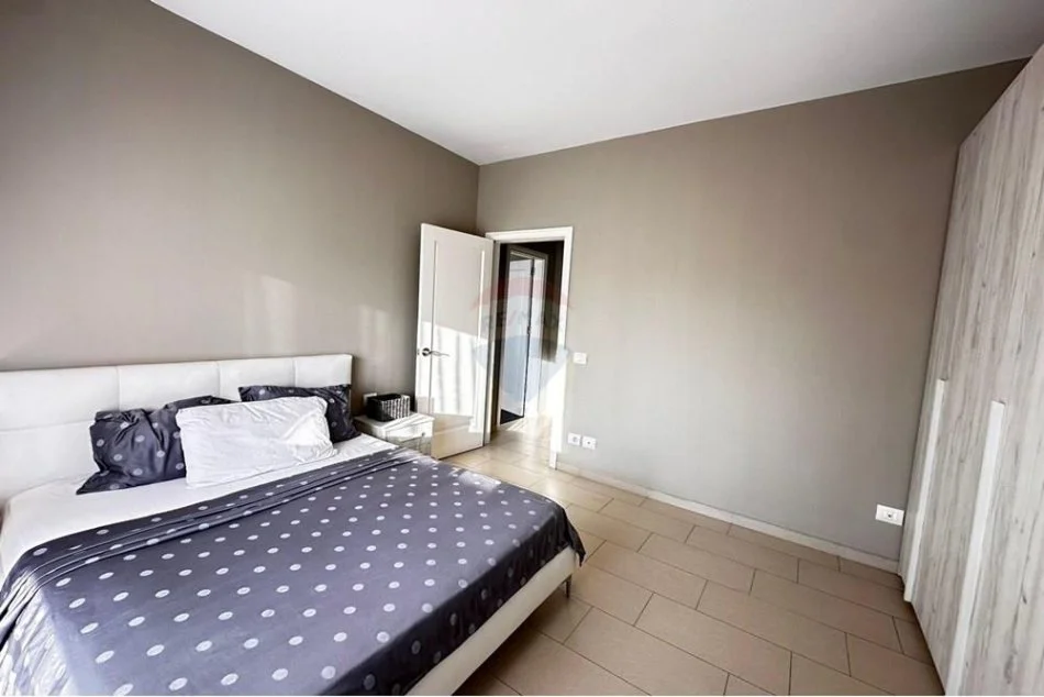 Tirane, jepet me qera apartament 1+1 Kati 5, 85 m² 800 € (Myslym Shyri,)