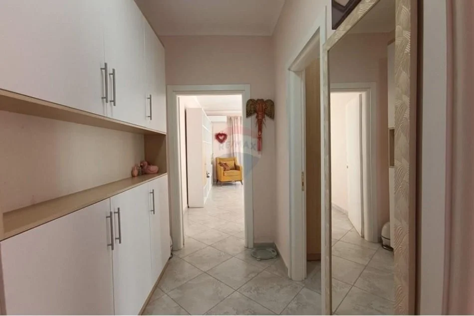 Tirane, jepet me qera apartament 1+1 Kati 2, 88 m² 380 € (Fresku)