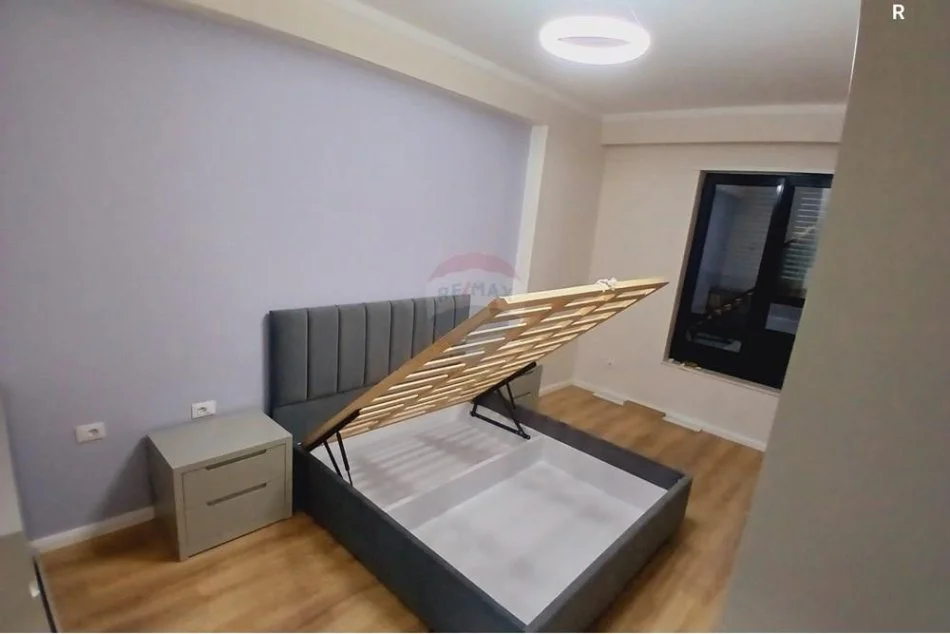 Tirane, jepet me qera apartament 2+1 Kati 4, 90 m² 650 € (Karl Gega - Treni - Bulevardi i Ri)
