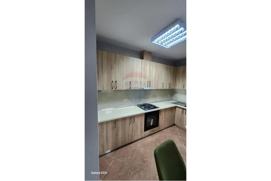 Tirane, jepet me qera apartament 2+1 Kati 6, 115 m² 600 € (Porcelan)