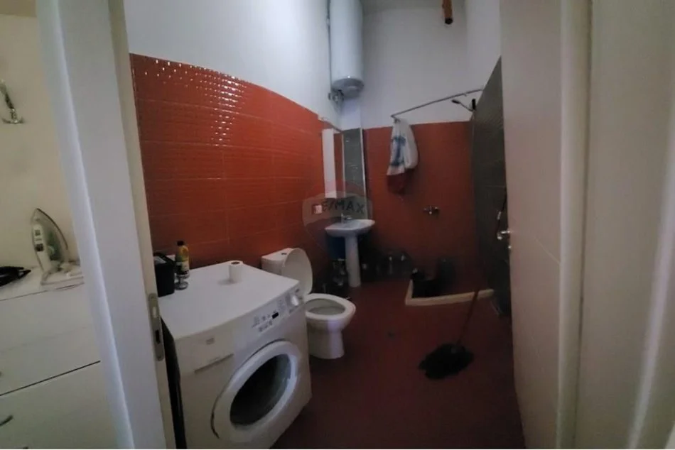 Tirane, jepet me qera apartament duplex 2+1 Kati 1, 75 m² 300 € (Fresku)