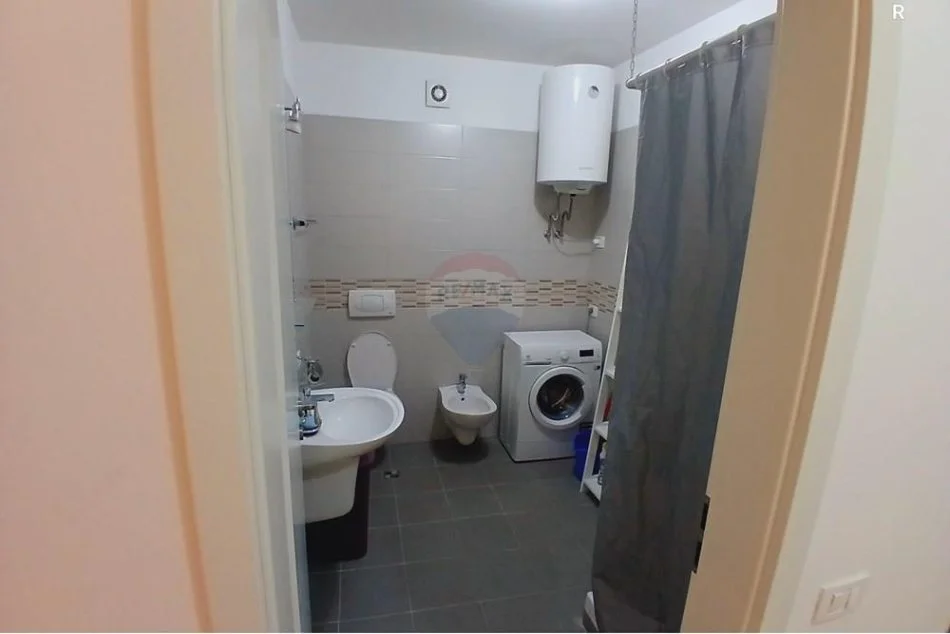 Tirane, jepet me qera apartament 1+1 Kati 7, 60 m² 600 € (Ndre Mjeda - Kompleksi Kontakt)