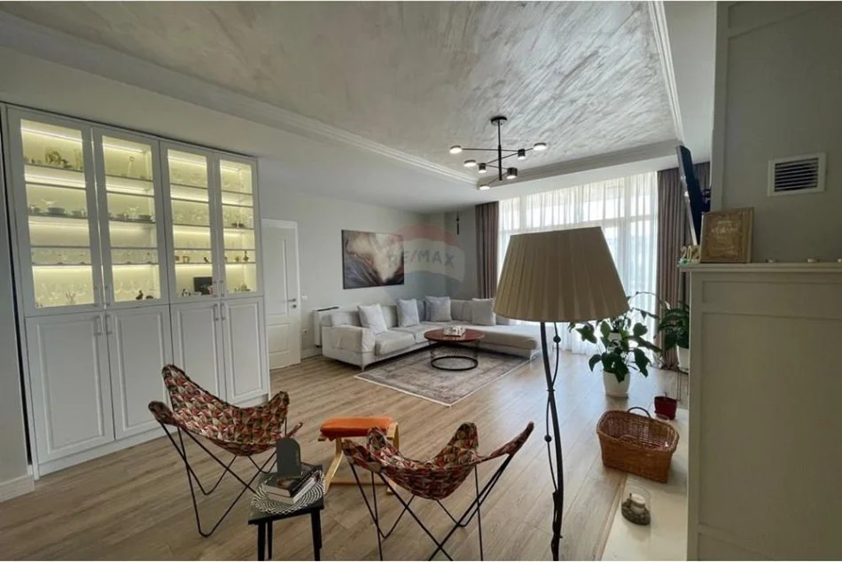 Tirane, jepet me qera 3 Katshe , 600 m² 5.000 € (Liqeni i Thate)