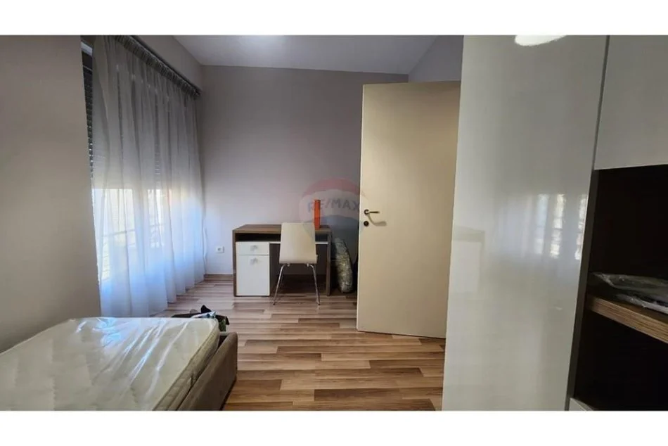 Shqiperi, jepet me qera apartament 2+1+Ballkon Kati 6, 130 m² 800 € (RRUGA E KAVAJES,DELIJORGJ)